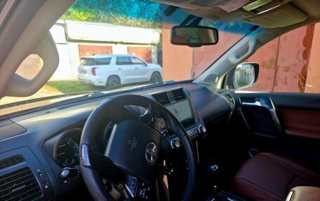 Toyota Land Cruiser Prado 150 рестайлинг 2, 2010 год, 3 075 000 рублей, 12 фотография