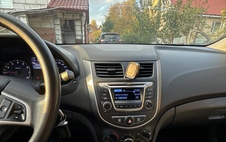 Hyundai Solaris II рестайлинг, 2015 год, 980 000 рублей, 2 фотография