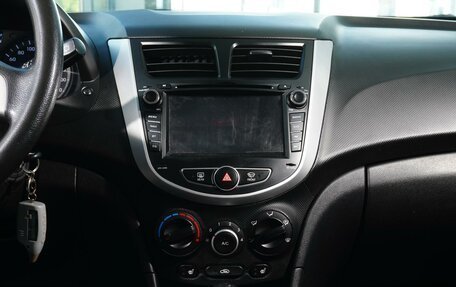 Hyundai Solaris II рестайлинг, 2013 год, 848 000 рублей, 18 фотография