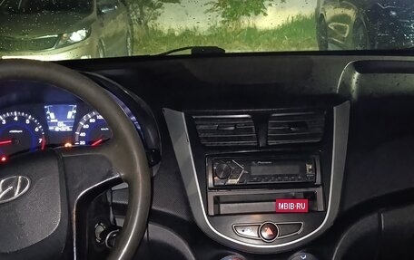 Hyundai Solaris II рестайлинг, 2013 год, 430 000 рублей, 8 фотография