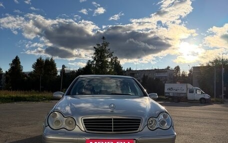 Mercedes-Benz C-Класс, 2005 год, 650 000 рублей, 2 фотография