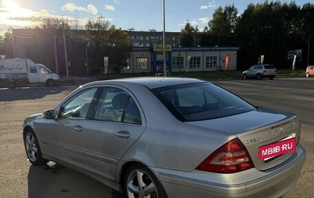 Mercedes-Benz C-Класс, 2005 год, 650 000 рублей, 3 фотография