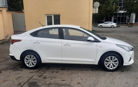 Hyundai Solaris II рестайлинг, 2021 год, 1 520 000 рублей, 4 фотография