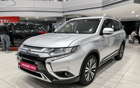 Mitsubishi Outlander III рестайлинг 3, 2021 год, 2 700 000 рублей, 1 фотография