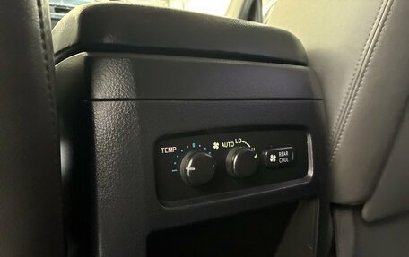 Toyota Land Cruiser Prado 120 рестайлинг, 2006 год, 1 985 000 рублей, 12 фотография