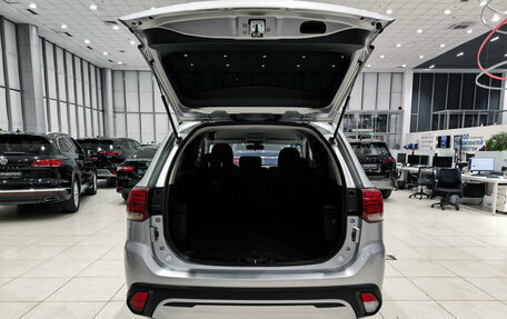 Mitsubishi Outlander III рестайлинг 3, 2021 год, 2 700 000 рублей, 12 фотография