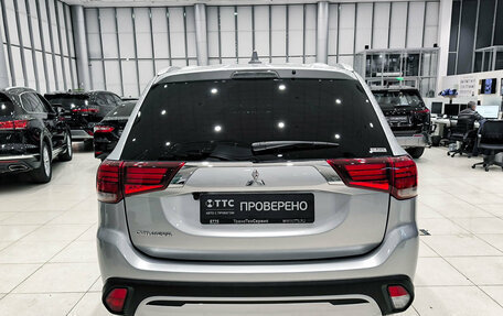 Mitsubishi Outlander III рестайлинг 3, 2021 год, 2 700 000 рублей, 7 фотография