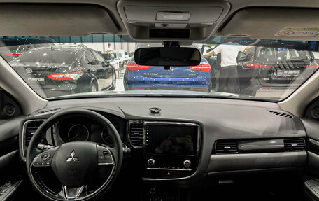 Mitsubishi Outlander III рестайлинг 3, 2021 год, 2 700 000 рублей, 17 фотография