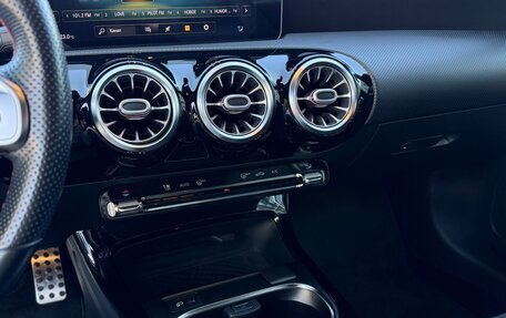 Mercedes-Benz A-Класс, 2019 год, 3 100 000 рублей, 4 фотография