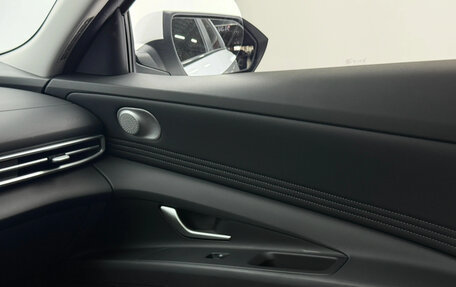Hyundai Elantra, 2023 год, 1 490 000 рублей, 22 фотография