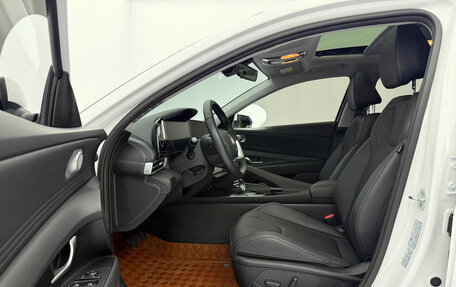 Hyundai Elantra, 2023 год, 1 490 000 рублей, 11 фотография