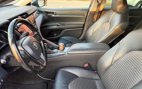Toyota Camry, 2020 год, 2 050 000 рублей, 4 фотография