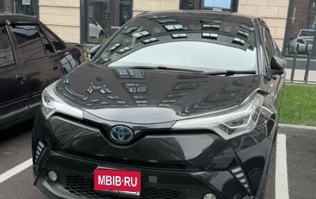 Toyota C-HR I рестайлинг, 2018 год, 2 150 000 рублей, 1 фотография