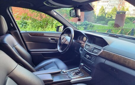 Mercedes-Benz E-Класс, 2011 год, 1 400 000 рублей, 3 фотография