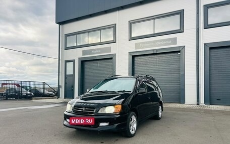 Toyota Ipsum II, 2000 год, 699 999 рублей, 2 фотография