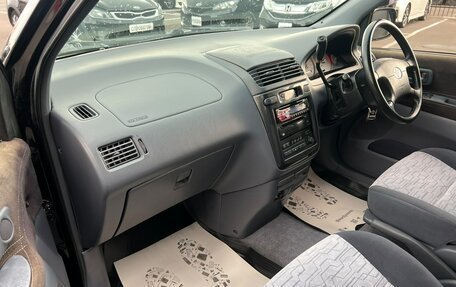 Toyota Ipsum II, 2000 год, 699 999 рублей, 12 фотография
