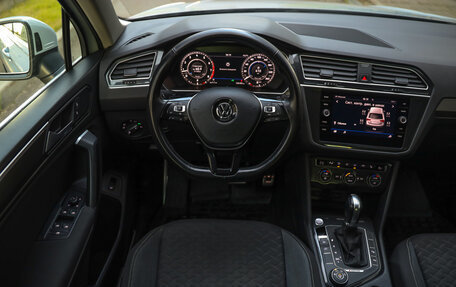 Volkswagen Tiguan II, 2018 год, 2 399 000 рублей, 13 фотография