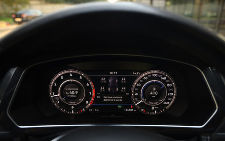 Volkswagen Tiguan II, 2018 год, 2 399 000 рублей, 16 фотография