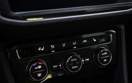 Volkswagen Tiguan II, 2018 год, 2 399 000 рублей, 19 фотография