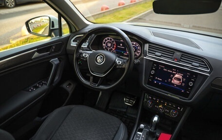Volkswagen Tiguan II, 2018 год, 2 399 000 рублей, 11 фотография
