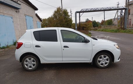 Renault Sandero II рестайлинг, 2015 год, 500 000 рублей, 4 фотография
