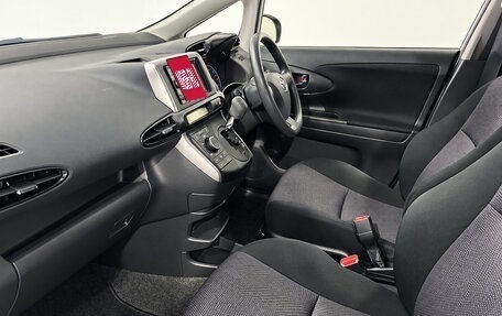 Toyota Wish II, 2017 год, 1 190 000 рублей, 13 фотография