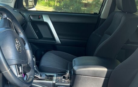 Toyota Land Cruiser Prado 150 рестайлинг 2, 2018 год, 4 300 000 рублей, 3 фотография