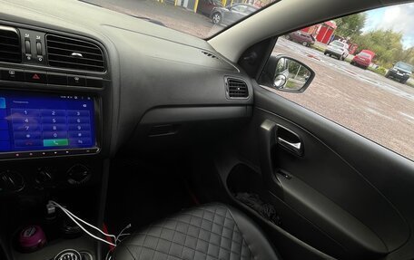 Volkswagen Polo VI (EU Market), 2013 год, 800 000 рублей, 21 фотография
