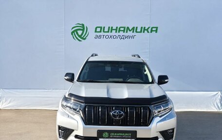 Toyota Land Cruiser Prado 150 рестайлинг 2, 2022 год, 5 950 000 рублей, 2 фотография