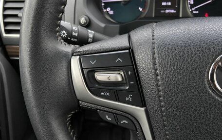 Toyota Land Cruiser Prado 150 рестайлинг 2, 2022 год, 5 950 000 рублей, 11 фотография