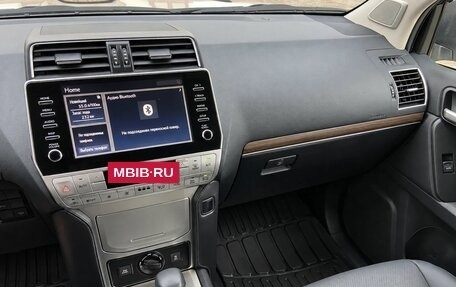 Toyota Land Cruiser Prado 150 рестайлинг 2, 2022 год, 5 950 000 рублей, 15 фотография