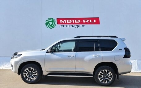 Toyota Land Cruiser Prado 150 рестайлинг 2, 2022 год, 5 950 000 рублей, 8 фотография