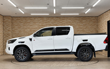 Toyota Hilux VIII, 2022 год, 4 000 000 рублей, 5 фотография
