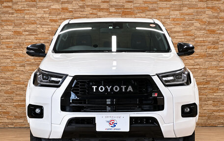 Toyota Hilux VIII, 2022 год, 4 000 000 рублей, 2 фотография