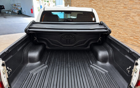 Toyota Hilux VIII, 2022 год, 4 000 000 рублей, 10 фотография