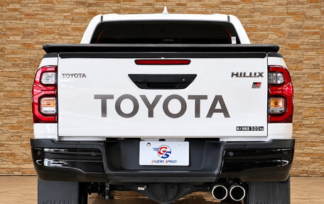Toyota Hilux VIII, 2022 год, 4 000 000 рублей, 3 фотография