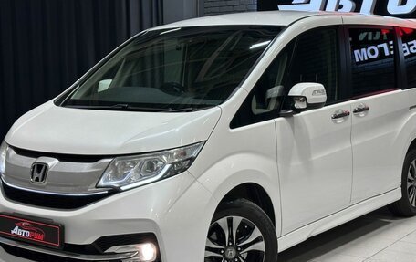 Honda Stepwgn IV, 2017 год, 1 897 000 рублей, 2 фотография