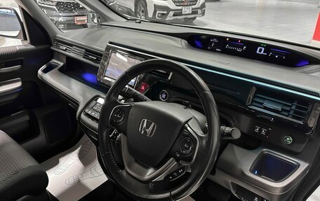 Honda Stepwgn IV, 2017 год, 1 897 000 рублей, 10 фотография