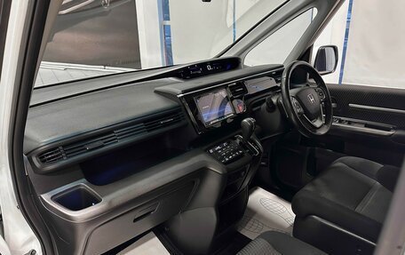 Honda Stepwgn IV, 2017 год, 1 897 000 рублей, 17 фотография