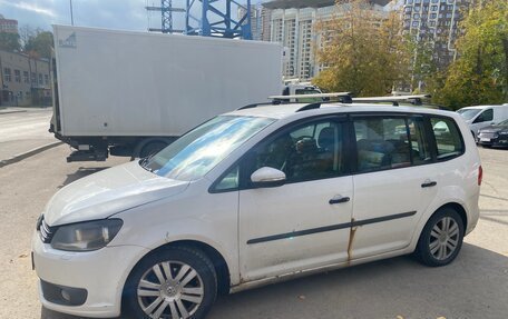 Volkswagen Touran III, 2010 год, 750 000 рублей, 2 фотография