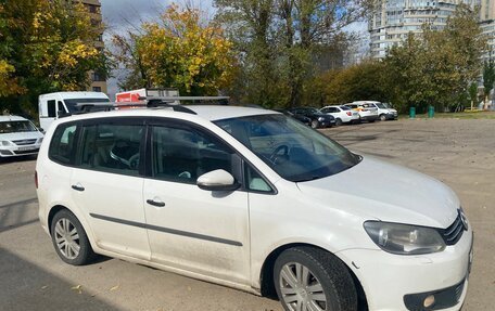 Volkswagen Touran III, 2010 год, 750 000 рублей, 3 фотография