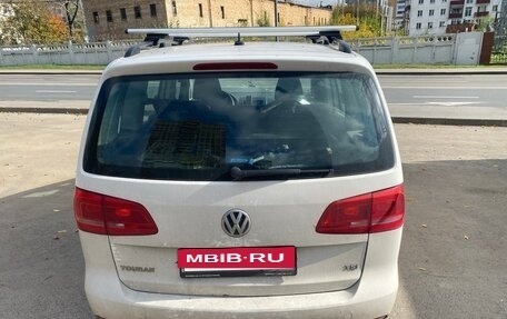 Volkswagen Touran III, 2010 год, 750 000 рублей, 4 фотография