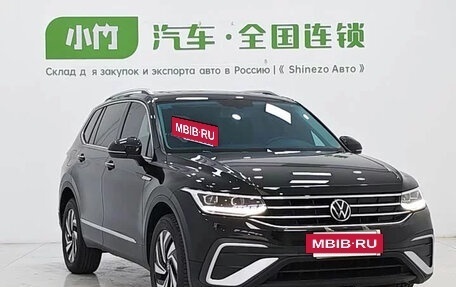 Volkswagen Tiguan II, 2023 год, 2 000 000 рублей, 2 фотография