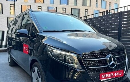 Mercedes-Benz V-Класс, 2024 год, 12 800 000 рублей, 2 фотография