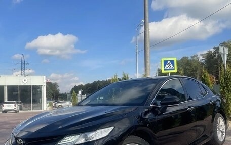 Toyota Camry, 2020 год, 3 350 000 рублей, 2 фотография