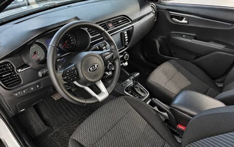 KIA Rio IV, 2018 год, 1 300 000 рублей, 7 фотография