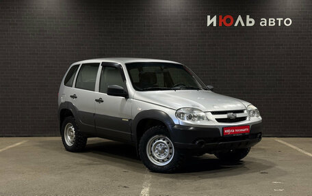 Chevrolet Niva I рестайлинг, 2017 год, 680 000 рублей, 3 фотография