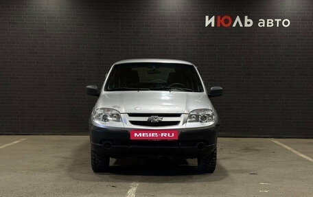 Chevrolet Niva I рестайлинг, 2017 год, 680 000 рублей, 2 фотография
