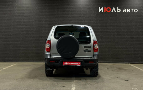Chevrolet Niva I рестайлинг, 2017 год, 680 000 рублей, 6 фотография