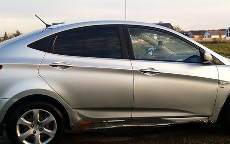 Hyundai Solaris II рестайлинг, 2011 год, 600 000 рублей, 5 фотография